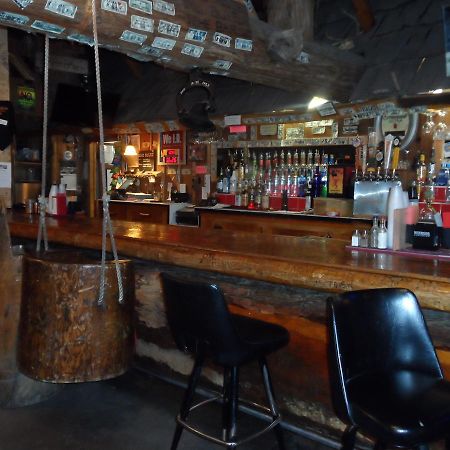 롤로 The Jack Saloon 모텔 외부 사진
