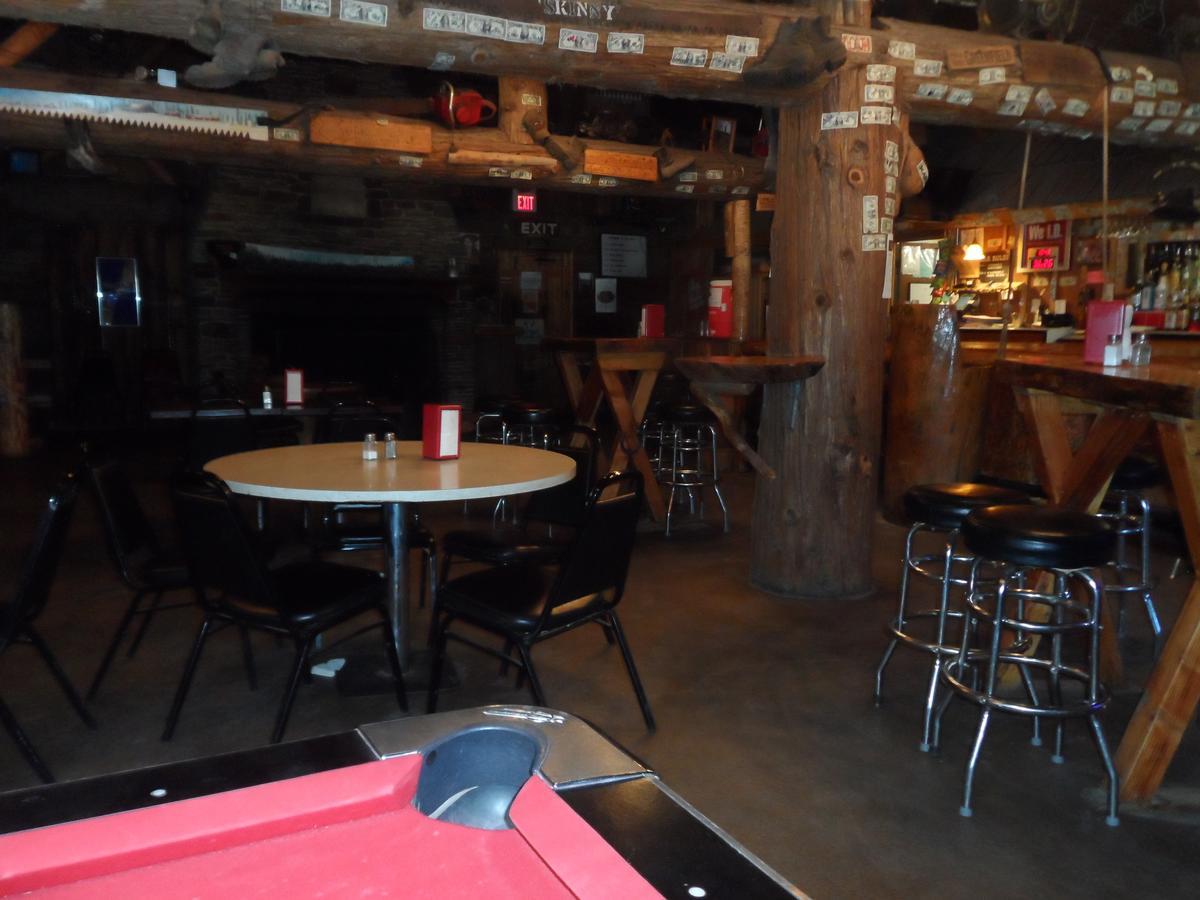 롤로 The Jack Saloon 모텔 외부 사진