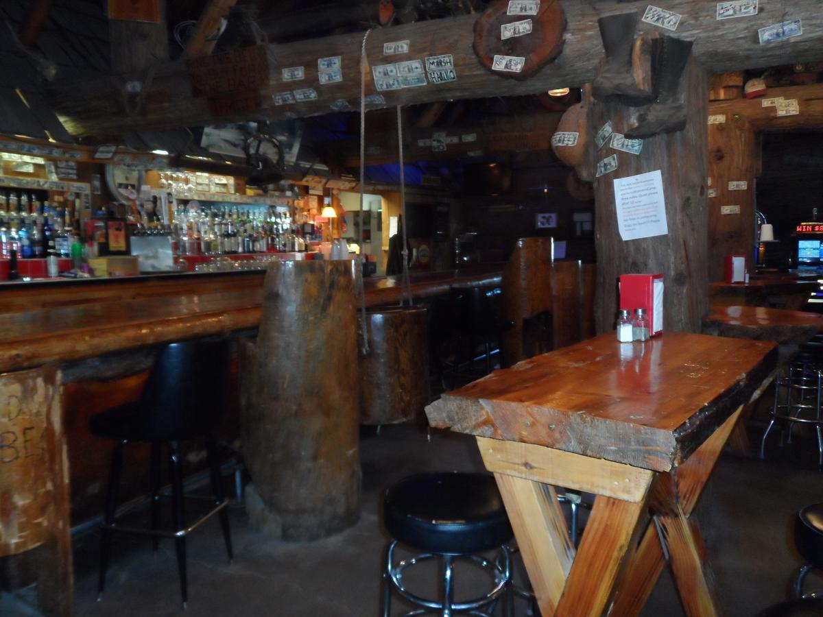 롤로 The Jack Saloon 모텔 외부 사진